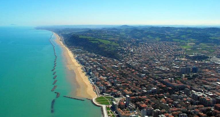Appartamenti Pesaro Mare Ledimar Екстериор снимка